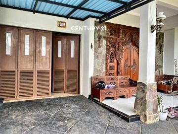 Di Jual Rumah Siap Huni Ada Kolam Renang Dekat LRT