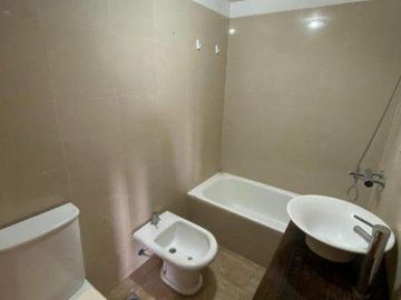VENTA DE EXCELENTE DEPARTAMENTO MONOAMBIENTE EN PLENO CENTRO DE MONTE GRANDE - IDEAL INVERSION