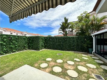 Venta de casa en Versalles / Costa Sur Ph Quintas de Versalles