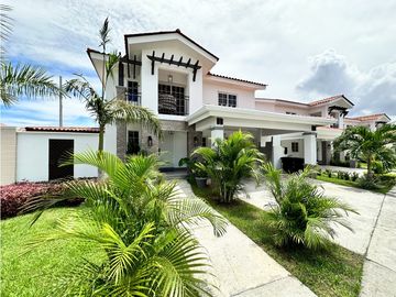 Venta de casa en Versalles / Costa Sur Ph Quintas de Versalles