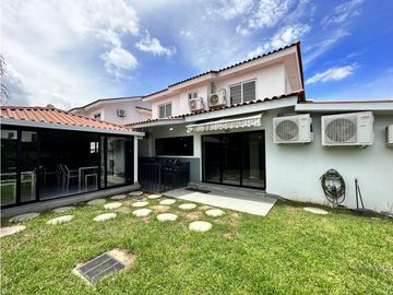 Venta de casa en Versalles / Costa Sur Ph Quintas de Versalles