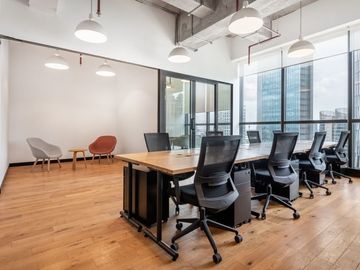 Book open plan office space for businesses of all sizes in Signature Revenue Tower