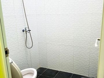 Dijual Rumah Strategis dkt Pasar Rejodani Halaman Luas Asri.