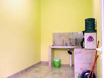 Dijual Rumah Strategis dkt Pasar Rejodani Halaman Luas Asri.