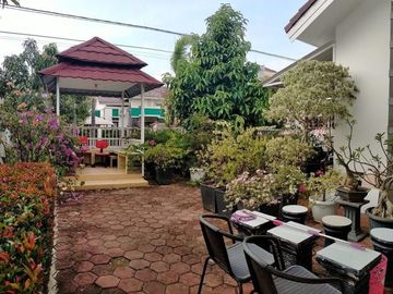 Rumah Hoek 1 Lantai di Cluster Aralia Harapan Indah Bekasi