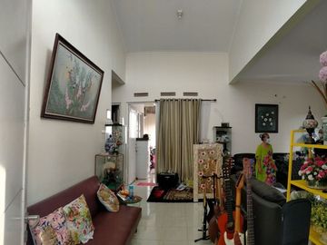 Rumah Hoek 1 Lantai di Cluster Aralia Harapan Indah Bekasi