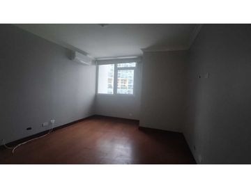 Se vende apartamento en Avenida Balboa, PH Los Delfines