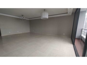Se vende apartamento en Avenida Balboa, PH Los Delfines