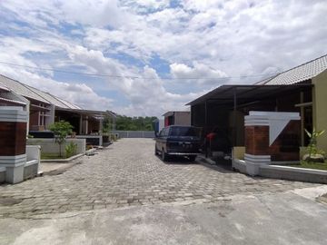 Rumah Modern Dinding Bata Ekspose 200 Jutaan dekat Pabrik SGM Klaten