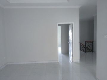 Rumah baru gress di Taman Alfa Indah, Jakarta Barat