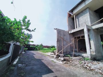 Rumah Dalam Perum One Gate System di Area Ngalangan