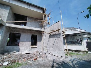 Rumah Dalam Perum One Gate System di Area Ngalangan