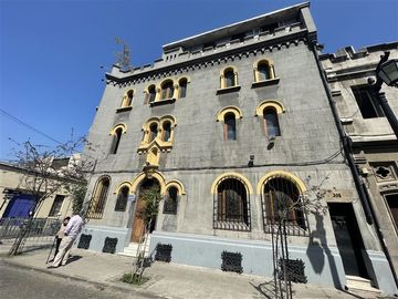 Casa en Venta en Huerfanos 2871