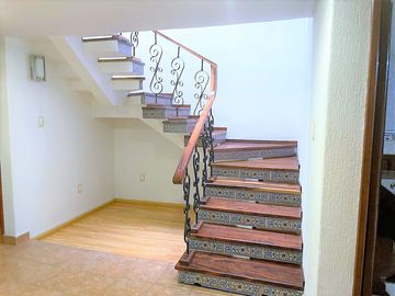 Amplia y Céntrica casa con buenos acabados ideal para casa y/o oficinas