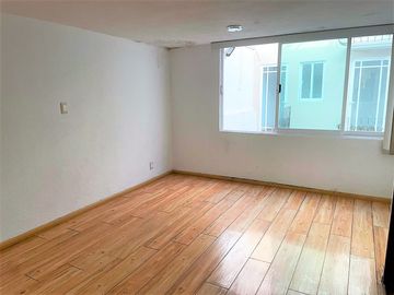 Amplia y Céntrica casa con buenos acabados ideal para casa y/o oficinas