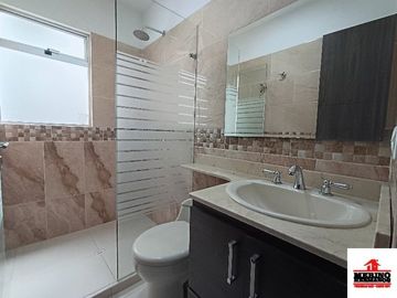 casa-local en arriendo en estadio. Cod A6812
