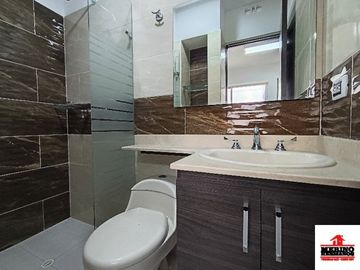 casa-local en arriendo en estadio. Cod A6812