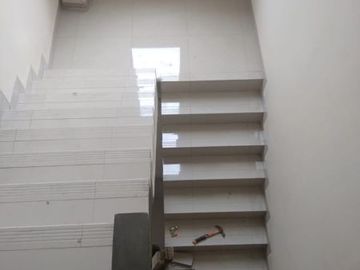 Rumah 2 Lantai Di Bintara