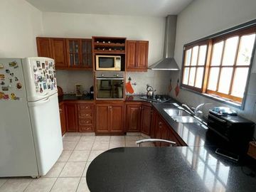 Duplex 4 Ambientes con Patio. Parrilla y Garaje.