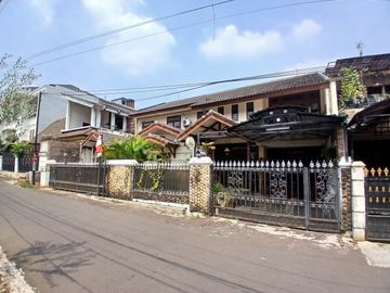 RUMAH  BAGUS  & RUANG USAHA DI TANAH KUSIR, JAKARTA SELATAN