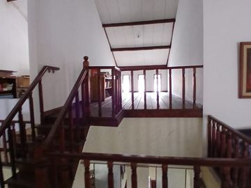 RUMAH  BAGUS  & RUANG USAHA DI TANAH KUSIR, JAKARTA SELATAN