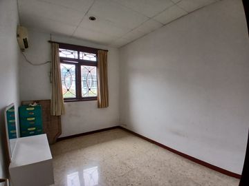 RUMAH  BAGUS  & RUANG USAHA DI TANAH KUSIR, JAKARTA SELATAN