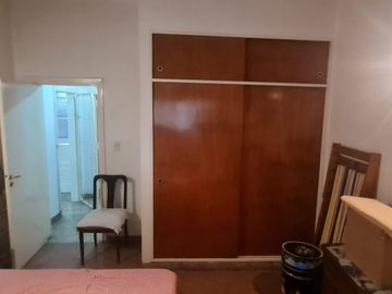 Casa Americana sobre lote en Esquina. Partido de Moreno