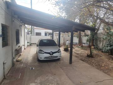 Casa Americana sobre lote en Esquina. Partido de Moreno