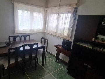 Casa Americana sobre lote en Esquina. Partido de Moreno