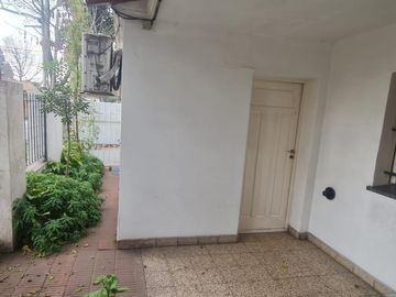 Casa Americana sobre lote en Esquina. Partido de Moreno