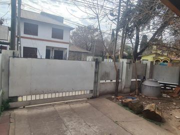 Casa Americana sobre lote en Esquina. Partido de Moreno