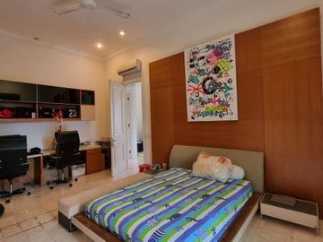 DIJUAL RUMAH MEWAH dgn S.POOL at Jl KEMANG DALAM, JAKSEL