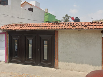 Remate Bancario Casa en Almendros, Fracc. Villa de las Flores, Coacalco