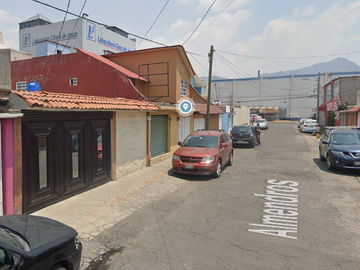 Remate Bancario Casa en Almendros, Fracc. Villa de las Flores, Coacalco