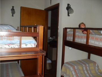 MOGOTES ; CHALET 4 AMBIENTES MUY COMODO-