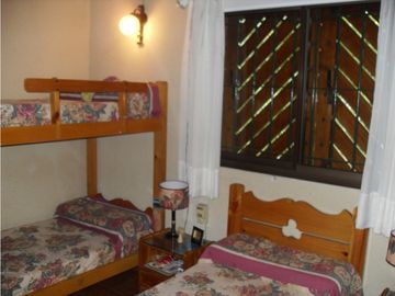MOGOTES ; CHALET 4 AMBIENTES MUY COMODO-