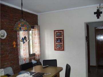 MOGOTES ; CHALET 4 AMBIENTES MUY COMODO-