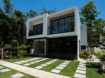 Casa con alberca privada, Sala de TV, zona con amenidades, venta Ciudad Mayakoba