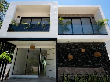 Casa con alberca privada, Sala de TV, zona con amenidades, venta Ciudad Mayakoba