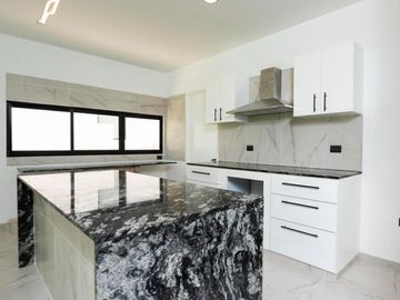 Casa con alberca privada, Sala de TV, zona con amenidades, venta Ciudad Mayakoba
