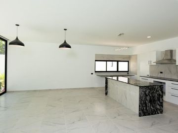 Casa con alberca privada, Sala de TV, zona con amenidades, venta Ciudad Mayakoba