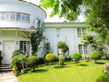 CASA EN VENTA EN SAN ISIDRO CON GRAN JARDIN