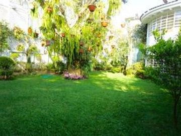 CASA EN VENTA EN SAN ISIDRO CON GRAN JARDIN