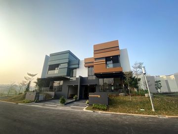 Rumah view danau tipe 9 Mozart symphonia summarecon serpong