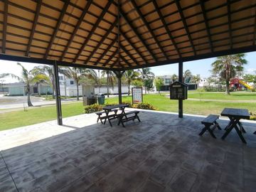 CASA EN VENTA CON ALBERCA REC. EN P.B. FRACC. LOMAS DIAMANTE RIVIERA VERACRUZANA