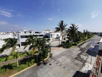 CASA EN VENTA CON ALBERCA REC. EN P.B. FRACC. LOMAS DIAMANTE RIVIERA VERACRUZANA