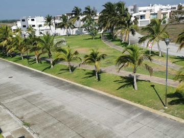 CASA EN VENTA CON ALBERCA REC. EN P.B. FRACC. LOMAS DIAMANTE RIVIERA VERACRUZANA