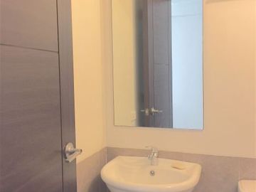 MANDALUYONG 1-BEDROOM CONDO UNIT FOR LEASE