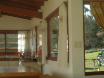 MODERNO CHALET SOBRE 4162 METROS DE LOTE. POSIBILIDAD DE 1 LOTE MAS.
