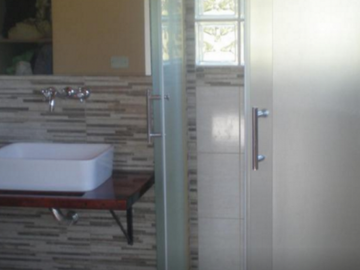 MODERNO CHALET SOBRE 4162 METROS DE LOTE. POSIBILIDAD DE 1 LOTE MAS.